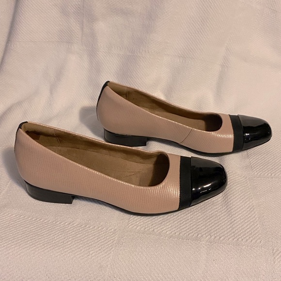 Clarks Kesha Spectator, Sz 9. NWT - Picture 2 of 5